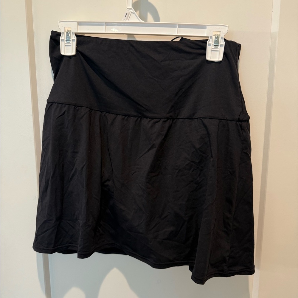 Coco Reef Ladies Skort.  Size large.  Black. Nylon/Poly/Spandex.